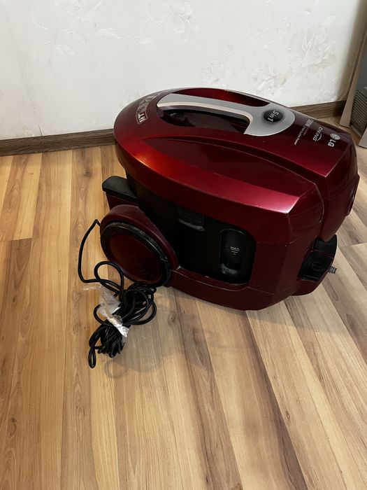 LG моющий пылесос .