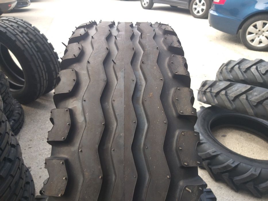 Cauciucuri noi 12.5/80-18 pentru combina agricola cu 12 pliuri R18