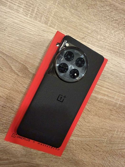 Бартер Като Нов OnePlus 12 16/512 ГАРАНЦИЯ!