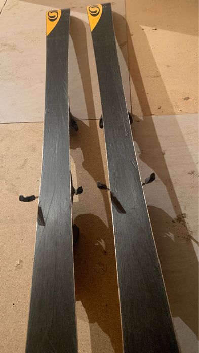 Skiuri Salomon Scream + legaturi