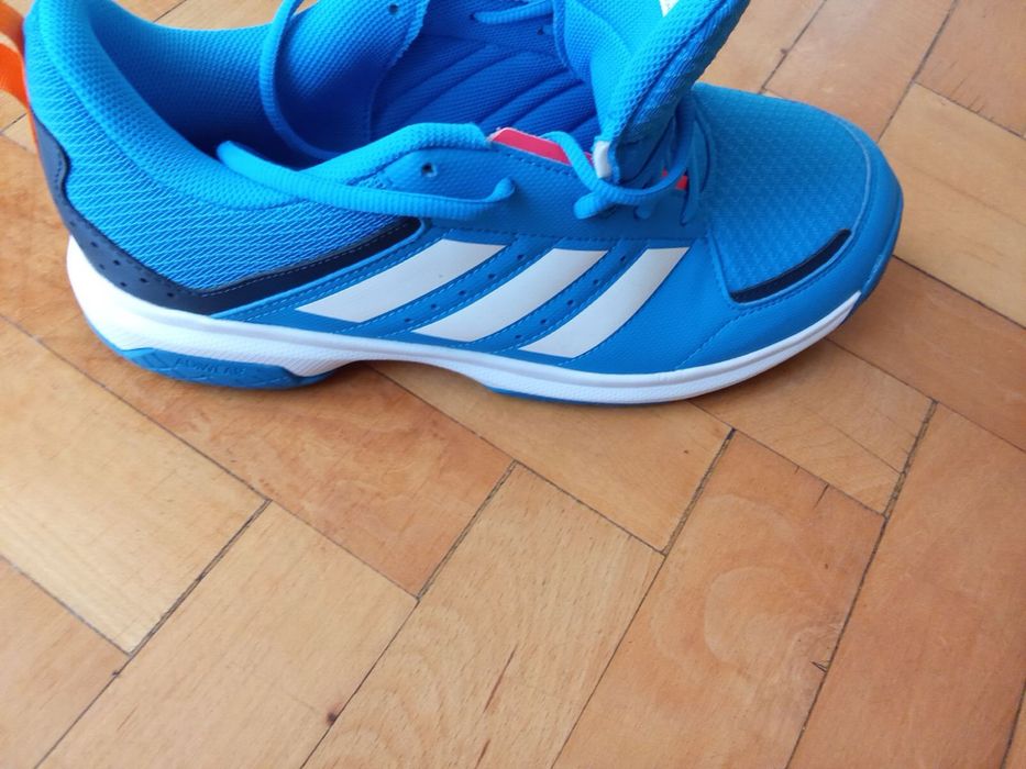 Маратонки адидас