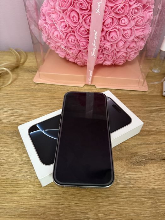 Продавам Iphone 16 pro
