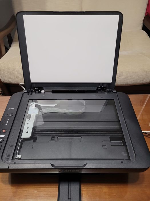 Imprimantă multifuncțională Canon PIXMA MG2550S – printare, scanare și copiere.