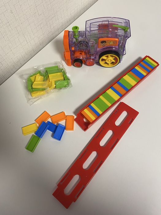 Самоподреждащо се домино - влак, влакче с музика