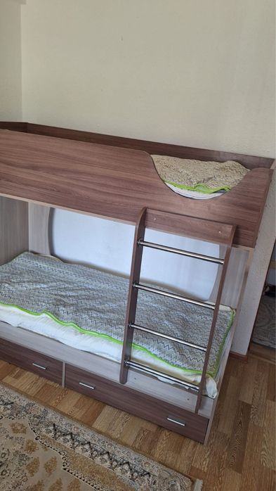 Двухъярусная кровать