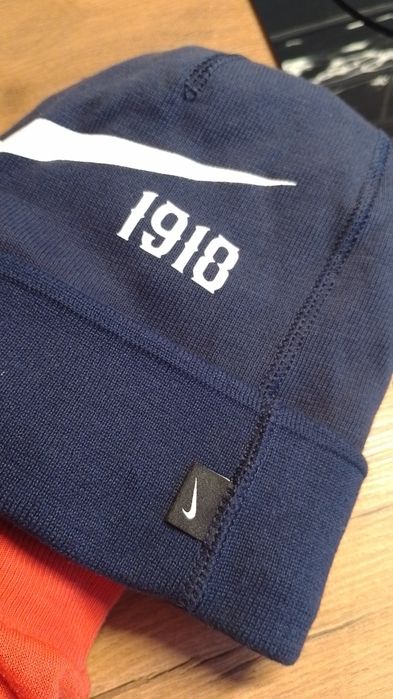 Шапка Nike (Спартак Варна )и чорапи Nike