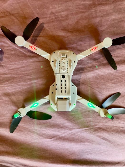 Сгъваем дрон с камера