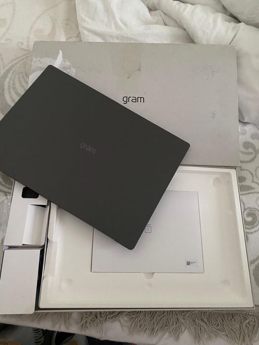 LG Gram Pro 16 Ultra 7 / 32GB RAM / 2TB SSD / 144Hz / NOU