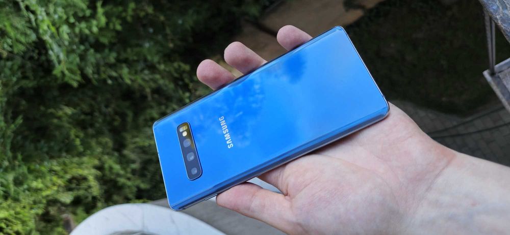Samsung Galaxy S10 Plus 128 / 8Gb Albastru Impecabil + Cablu si Incarcator