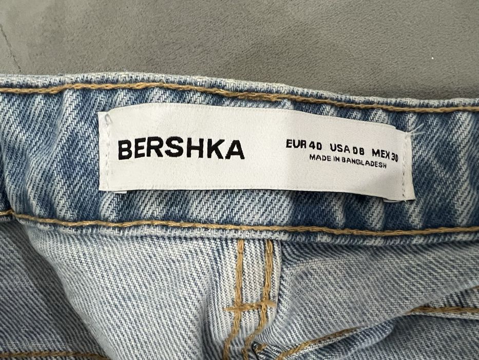 Джинсы голубы от Bershka