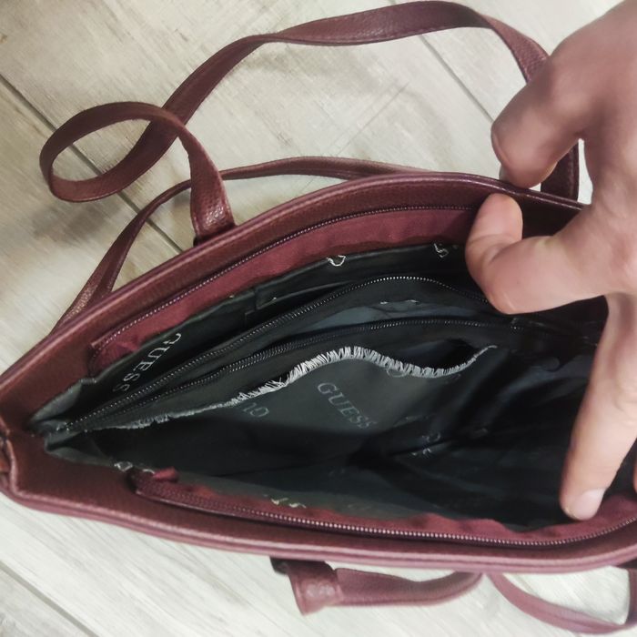 Дамска чанта Guess