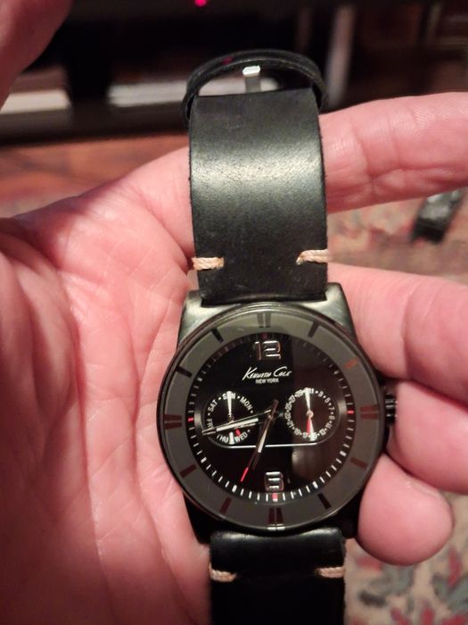 Часовник  Kenneth Cole