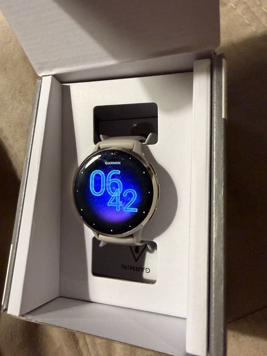 Garmin Venu 3S soft gold/ french grey