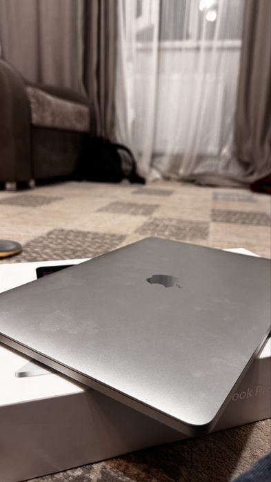Macbook pro 2020, 512 Гб