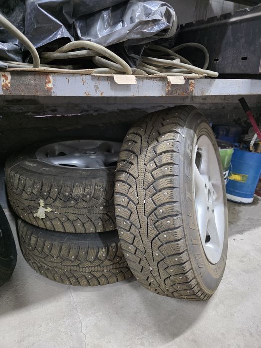 Зимние шины почти новый R15. С дисками