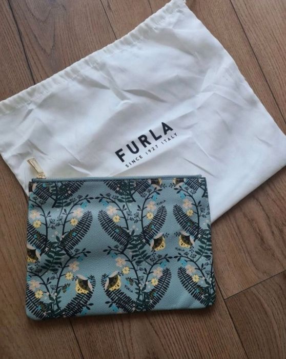 Нов несесер Furla