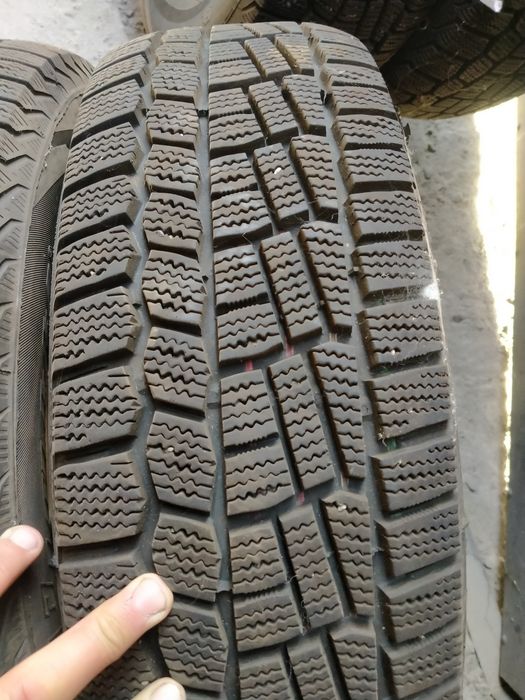 Продам зимнюю покрышку 14