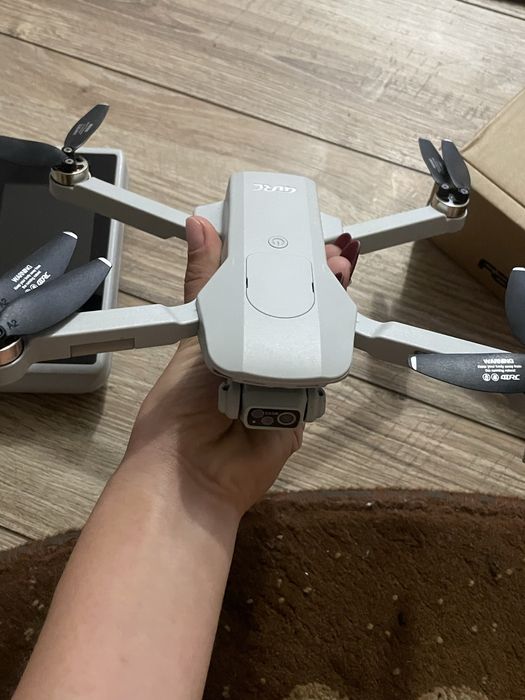 Drona cu cameră 4DRC F8 4K 5G GPS perfectă pentru poze și filmulețe la evenimente