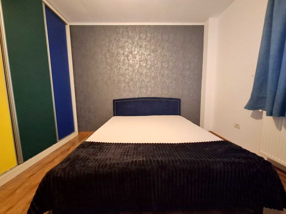 Proprietar, închiriez apartament 3 camere, curte personală, foișor, mobilat. Termen lung!