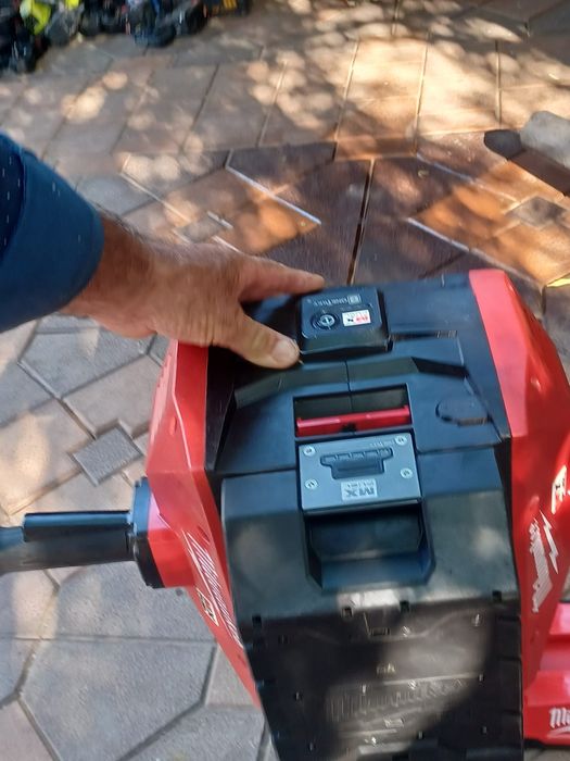 Demolator pe acumulatori MILWACKEE MXF 2528 H că și nou