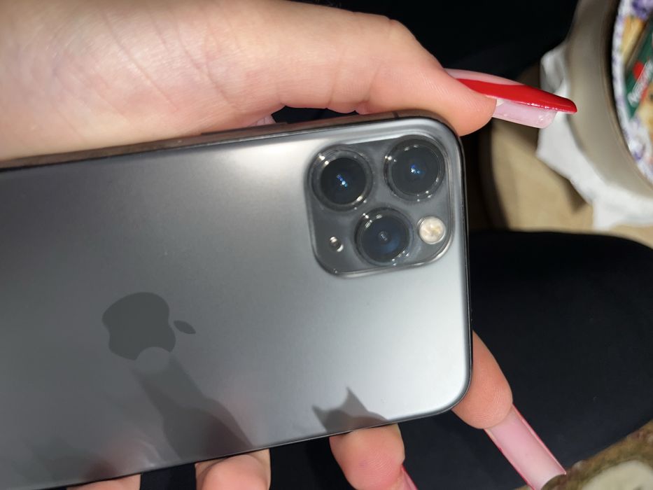 iphone 11 pro, folosit 80% baterie merge foarte bine