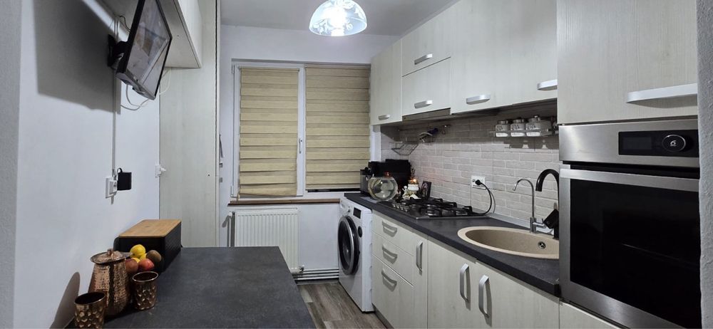 Vand apartament  - centru Pascani