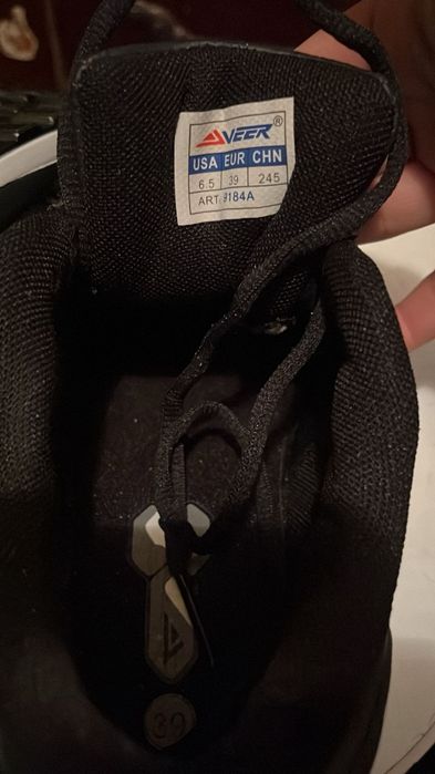 Vând adidași barbati noi