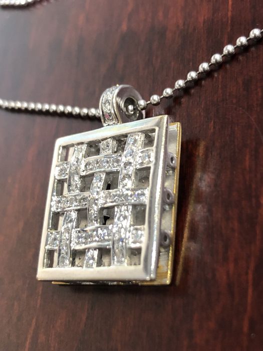 Продам золотую цепь с кулоном.