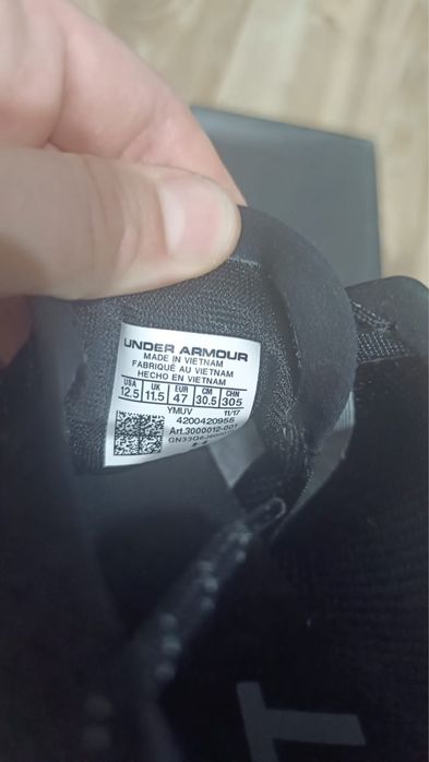 Продам срочно оригинал беговые кроссовки!
