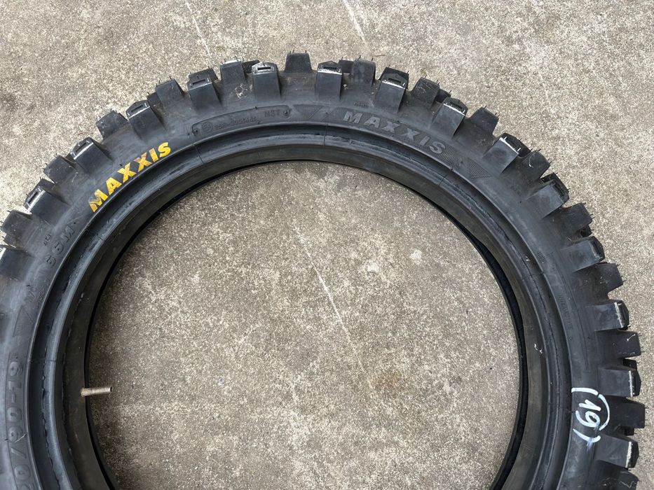 Гуми мото гума 120/70/19” METZELER 90/90/21” 120/90/19” MAXXIS