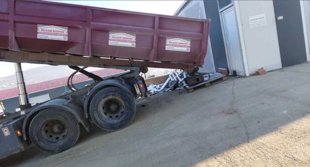 Basculanta Scania P400 cu macara