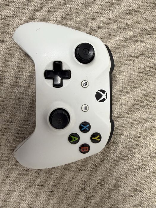 Xbox One S 500GB + 2 controllere