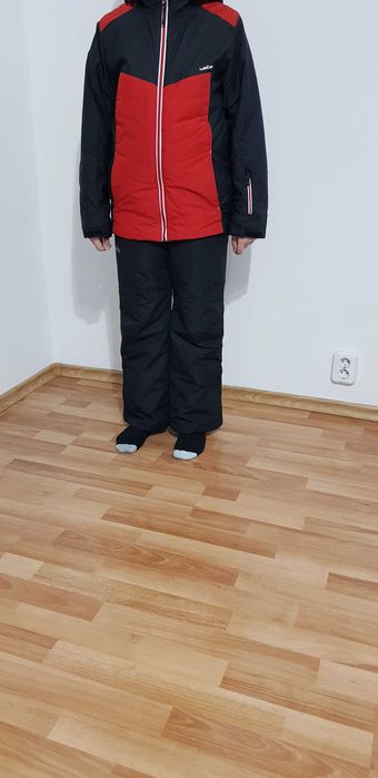 Costum de ski pentru