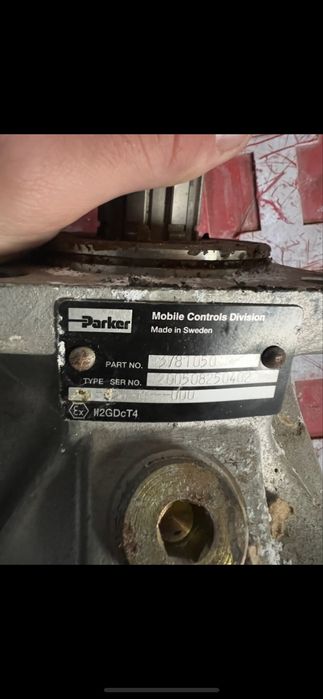 De vanzare diferite pompe hidraulice pentru utilaje sau excavatoare