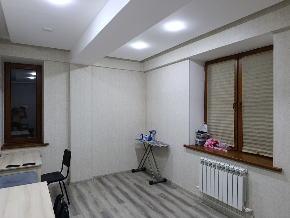 Продаётся  3-комнатная , в новостройке рядом с метро шахрестан. 84 кв
