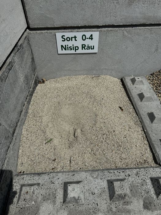 Agregate-sorturi (0-4,4-8,8-16,16-32) balastru,nisip galben.