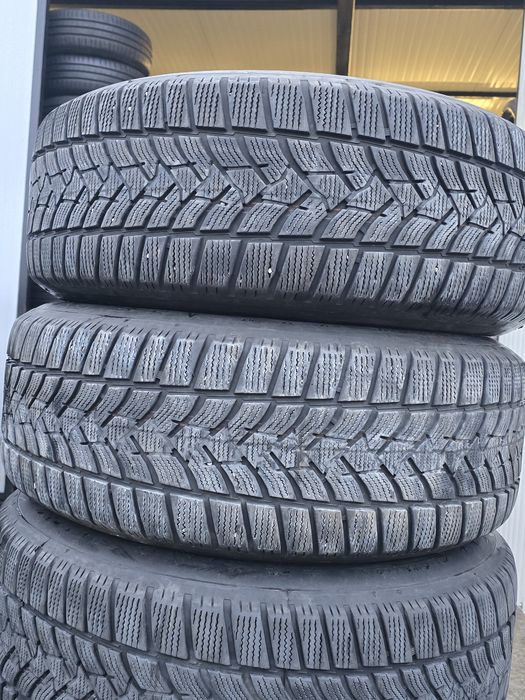 4 Броя Гуми 235/60/18 Dunlop 2x6mm 21DOT 2x5mm 20DOT