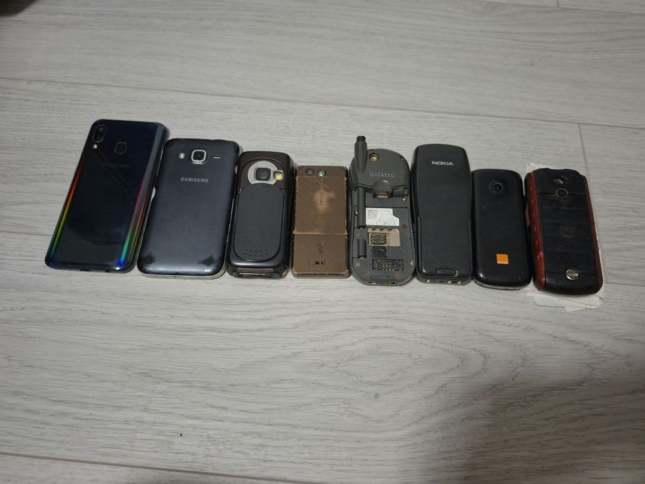 Lot 8 telefoane-Pentru piese