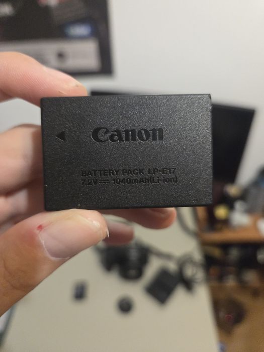 Camera mirrorless: Canon EOS RP + obiectiv 50 mm 1.8 + 2 baterii