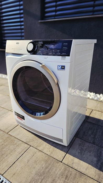 Uscator de haine Aeg seria 9000 cu 3D scan fiber pro.