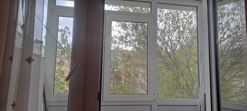 Apartament trei camere Exercitiu, etaj 3/4, liber