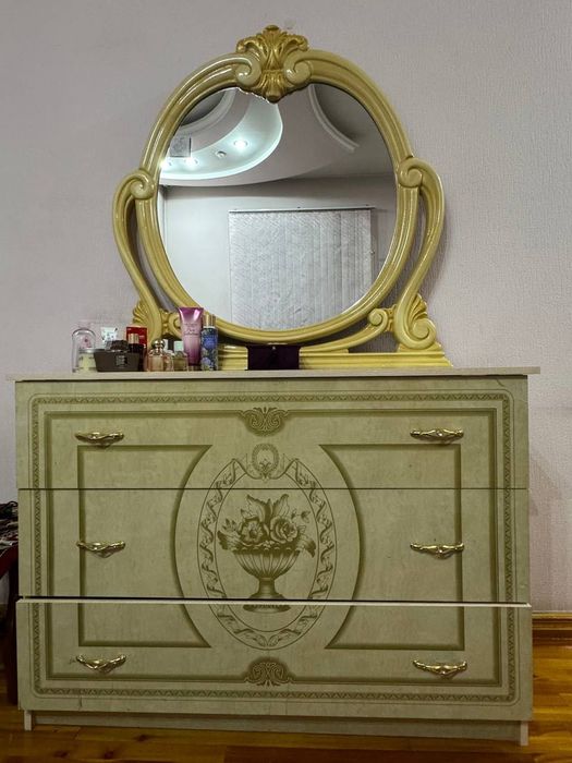 Срочно продам набор спальной мебели!