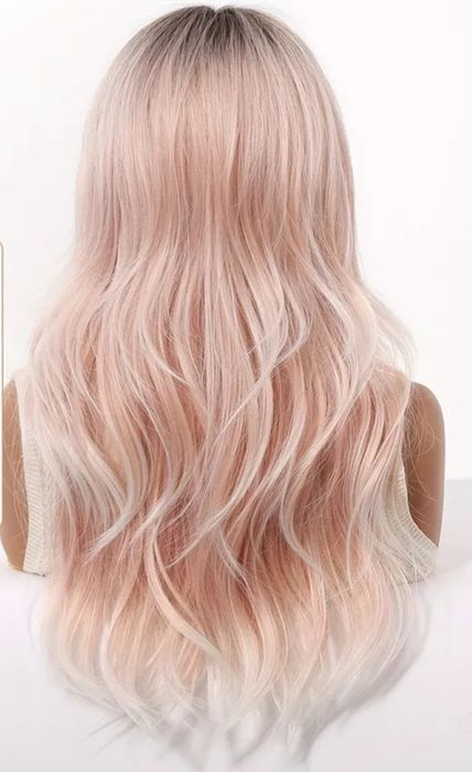 Парик оттенка клубничный блонд