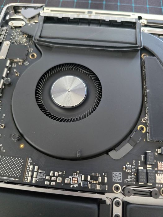 Reparatii Laptop MacBook Console Placa de baza