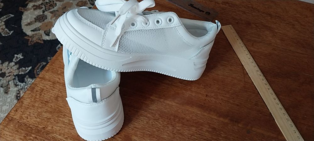 Продам кроссовки детские
