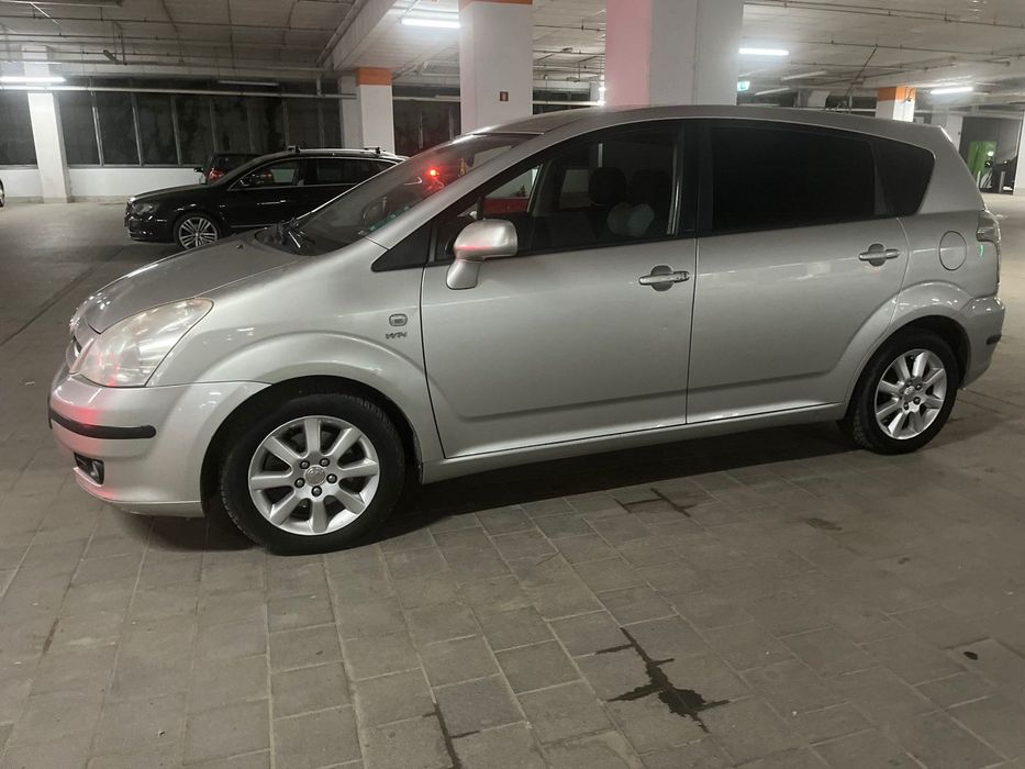 Toyota Corolla Verso 2004г(1.8 бензин-газ)