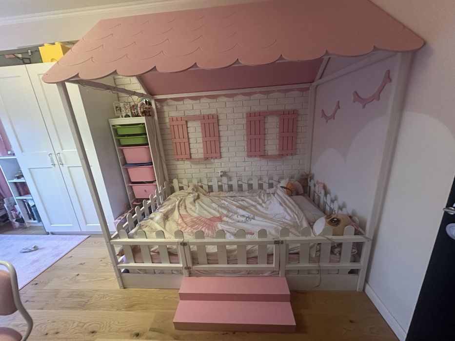 Детско легло Къща от масивна дървесина 120 см матрак