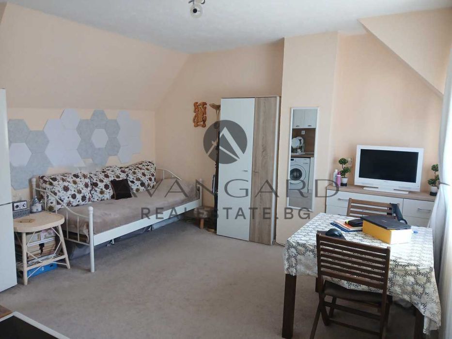 Продава се Двустаен апартамент в Пловдив, Център - 67 кв.м за 2117 €/кв.м - Снимка #2