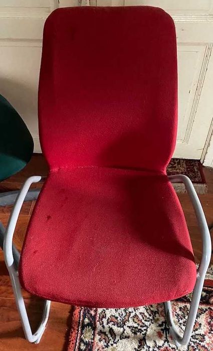 Scaun vizitator clasic si soldat birou Kinnarps