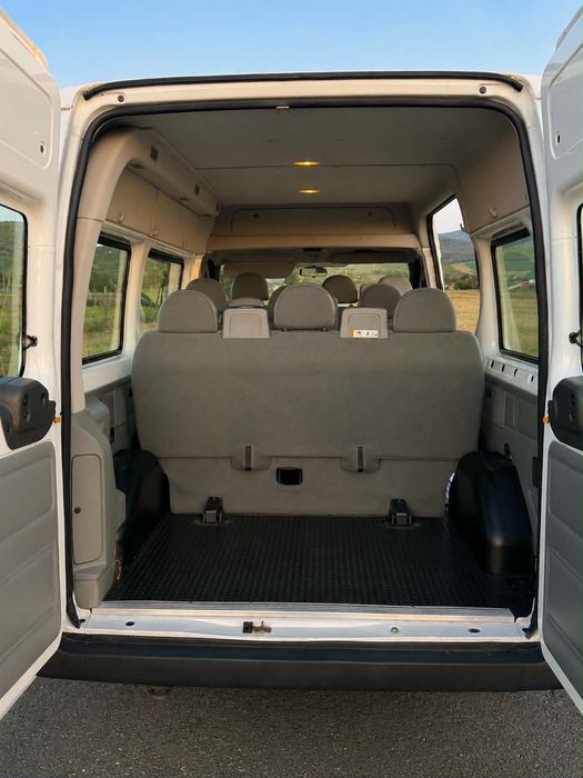De vânzare Ford Transit  8+1 2013 cu Ac față și spate